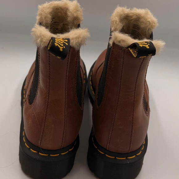 Dr Martens Women's 2976 Leonore Faux Fur-Lined Chelsea Boots Tan Leather - Picture 4 of 4